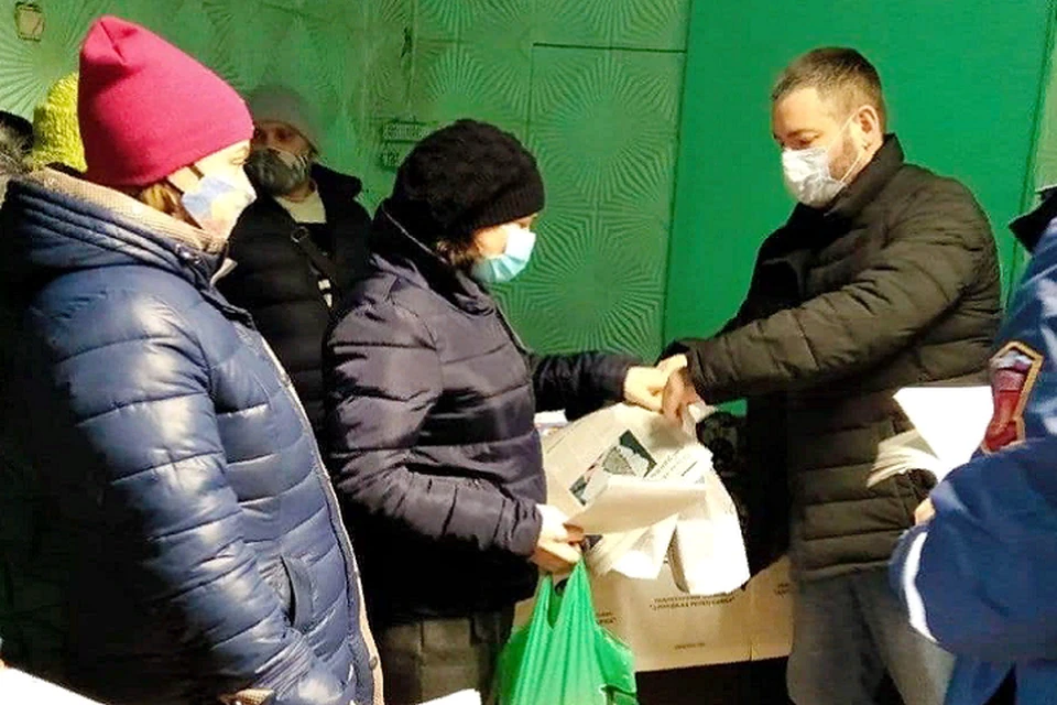 Общественники продолжают оказывать гуманитарную помощь жителям, оказавшимся в сложной жизненной ситуации. Фото: официальный сайт ОД «ДР»