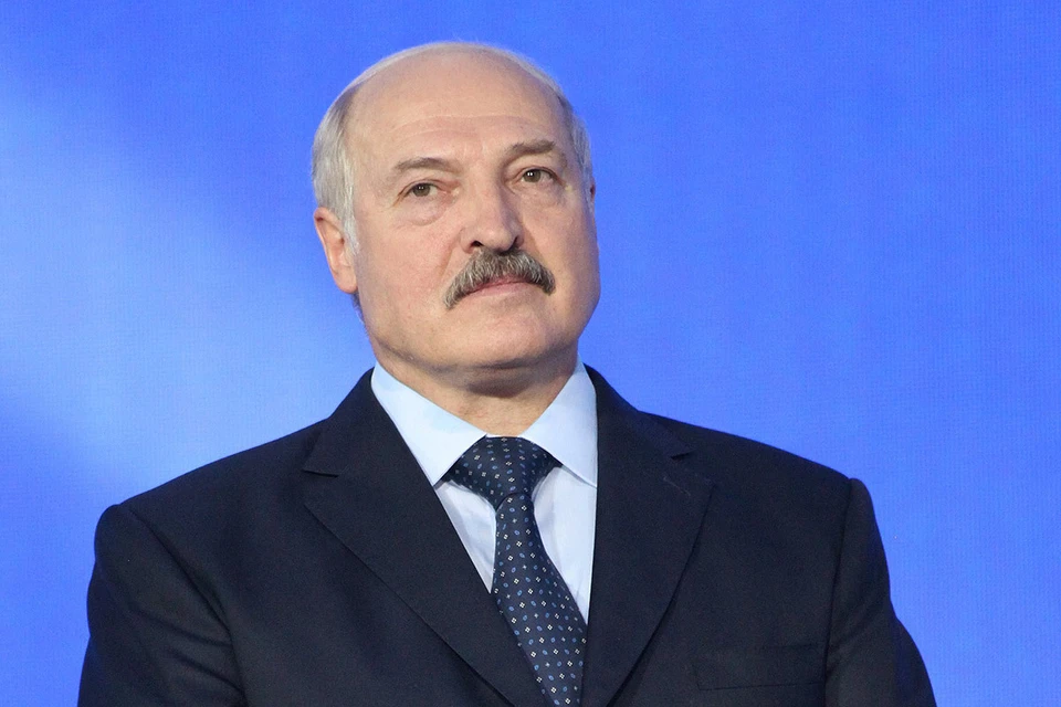 Лукашенко поделился, что может выпить немного, чтобы поддержать общение в кругу лидеров государств, либо в женском коллективе