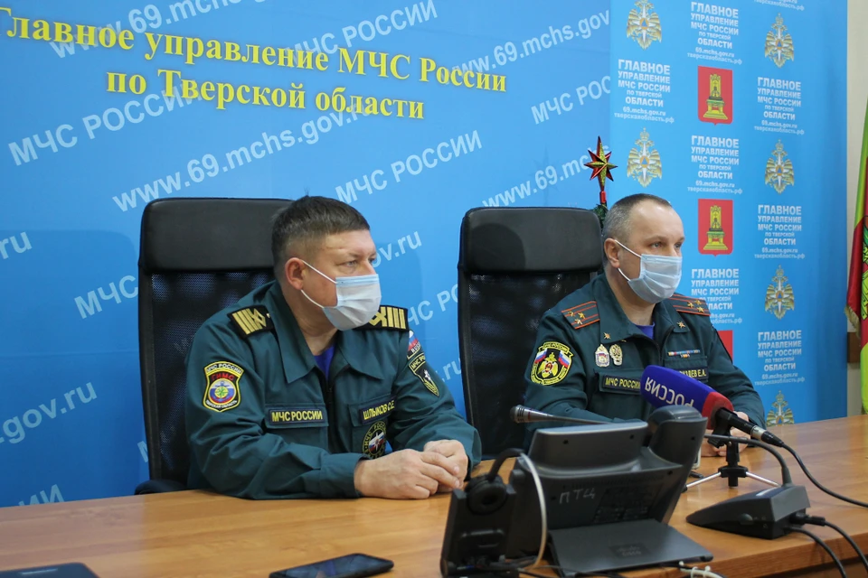 В МЧС наградят Михаила Колосова, спасшего девочку, провалившуюся под лед в Твери.