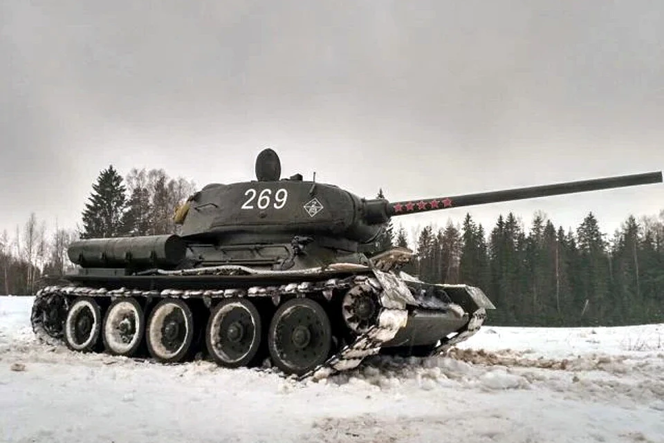 Восстановленный советский танк. Его подбили в Псковской области во время Великой Отечественной войны. Фото: Олег Олейников.