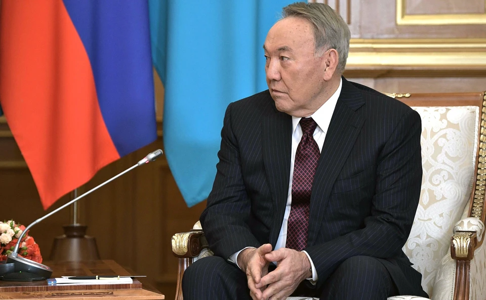 Партию "Нур-Отан" возглавляет первый президент Казахстана Нурсултан Назарбаев