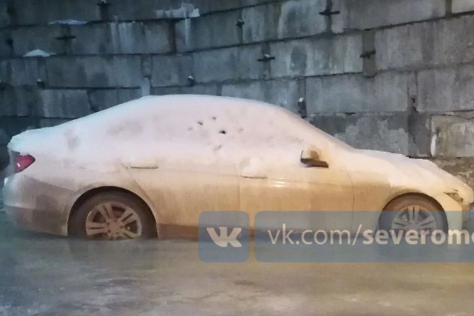 Придется постараться, чтобы вытащить авто. Фото: vk.com/severomorsk