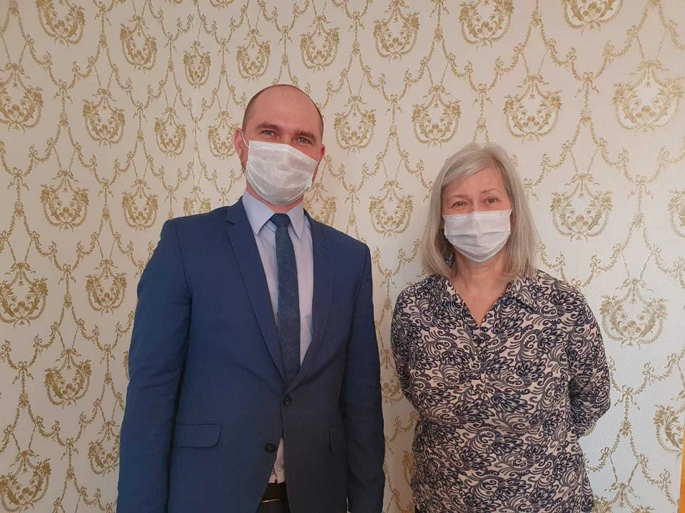 Председатель комитета ветеринарии Михаил Курюмов подарил ноутбук 67-летней жительнице Нижнего Новгорода.