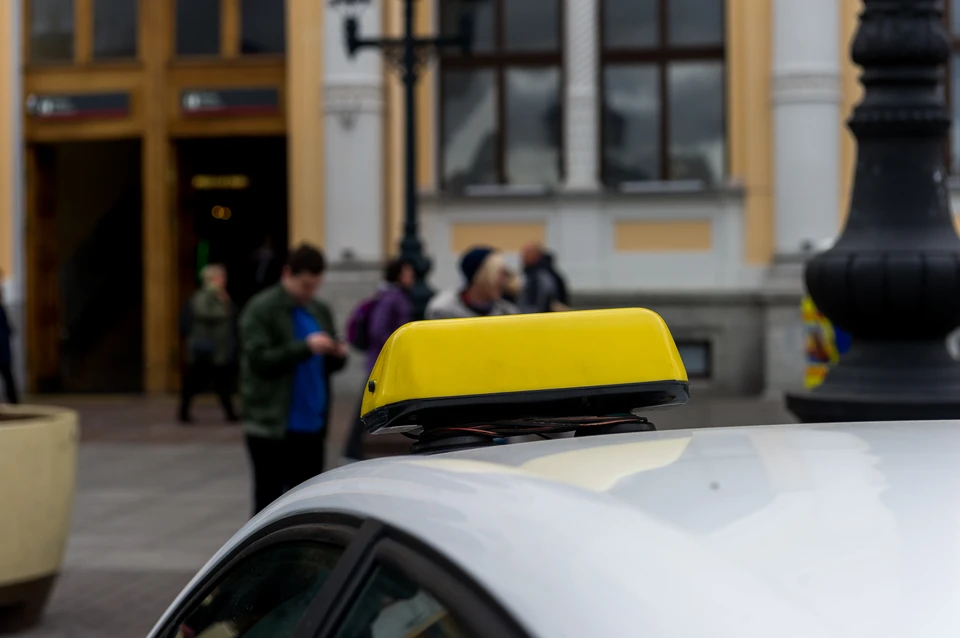 "Рукастого" таксиста отключили от системы получения заказов такси.