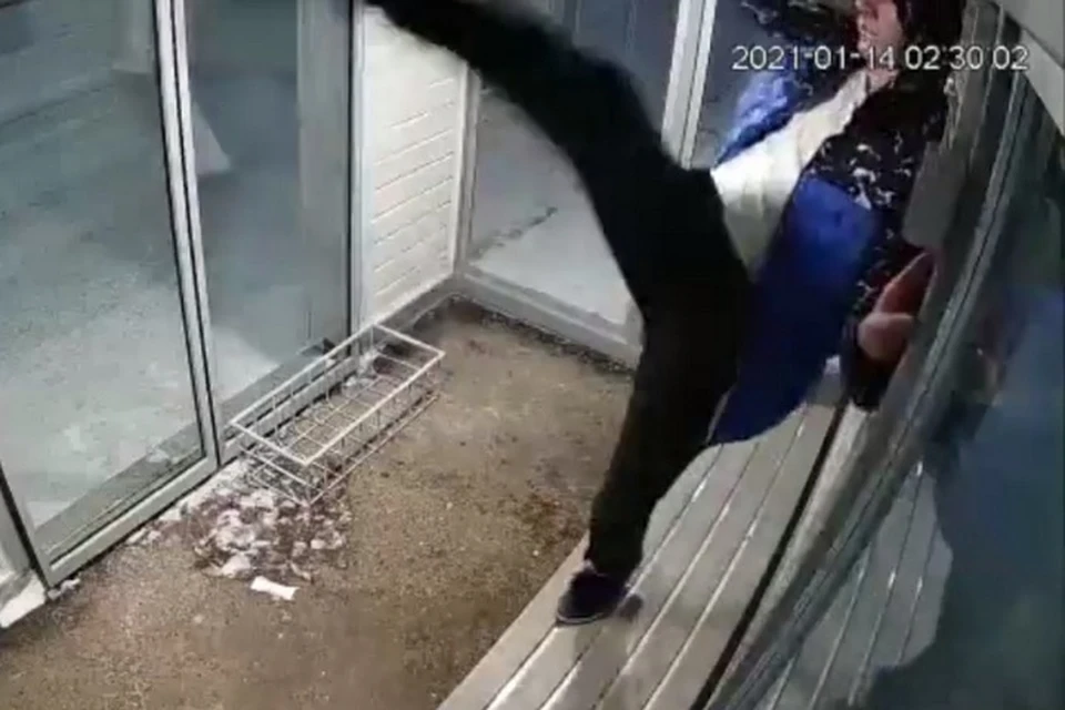Вандала засняла камера видеонаблюдения