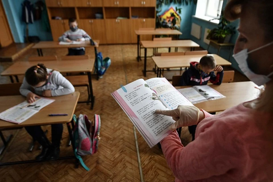 Из-за выборов возвращение в стены родных школ затянулось до пятницы. Фото: Юрий Смитюк (ТАСС)