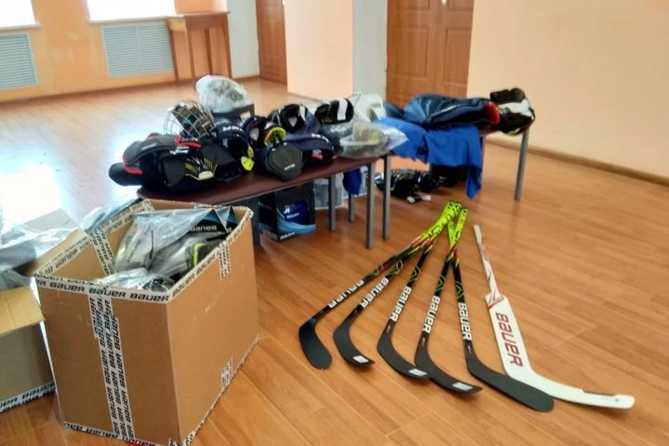 Дети получили комплект профессиональной хоккейной экипировки Фото: МОУ Борковская СОШ