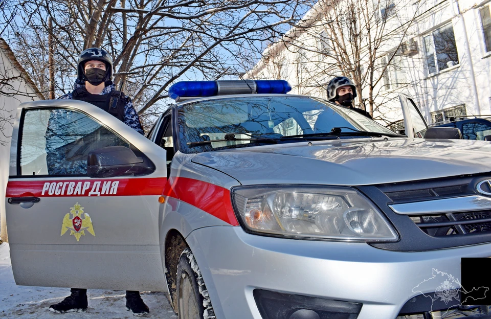 В Симферополе задержали пьяного мужчину, пытавшегося уехать на иномарке. Фото: пресс-служба ГУ Росгвардии по РК и Севастополю.