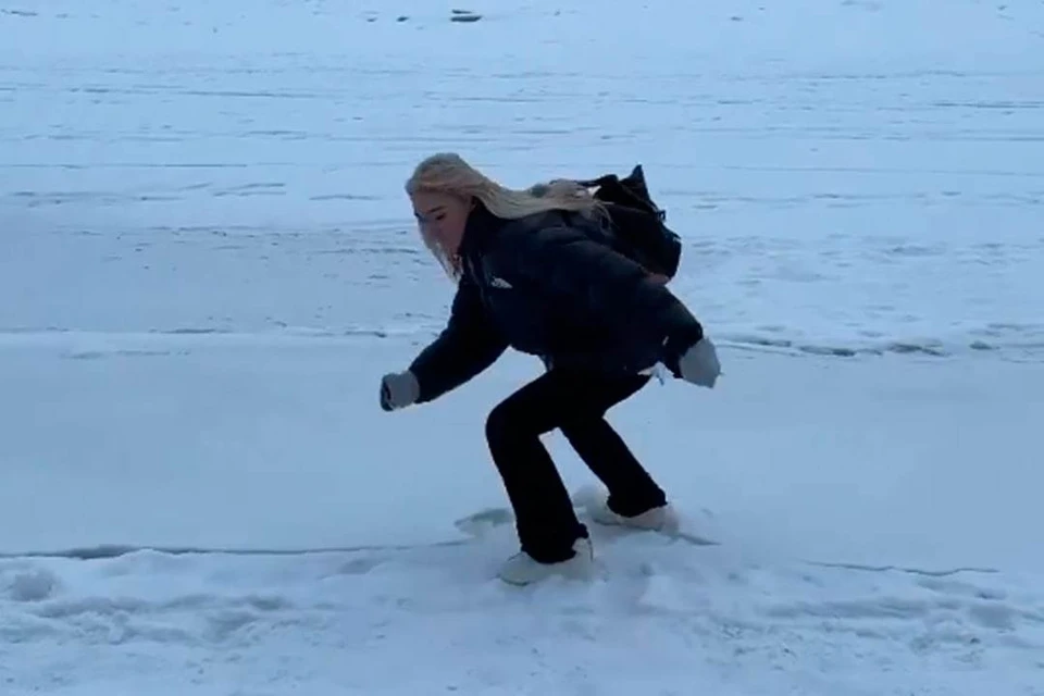Настя Ивлеева провалилась под лед в Петербурге