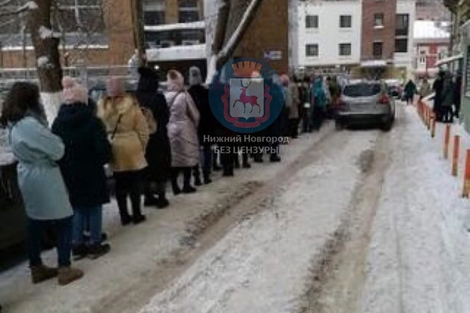 Нижегородский шоу-рум закрылся после проверки из-за очередей. Фото: Нижний Новгород без цензуры