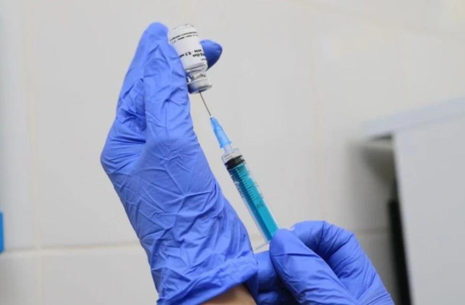 Помимо стационарных медучреждений, сделать прививку можно в мобильном пункте