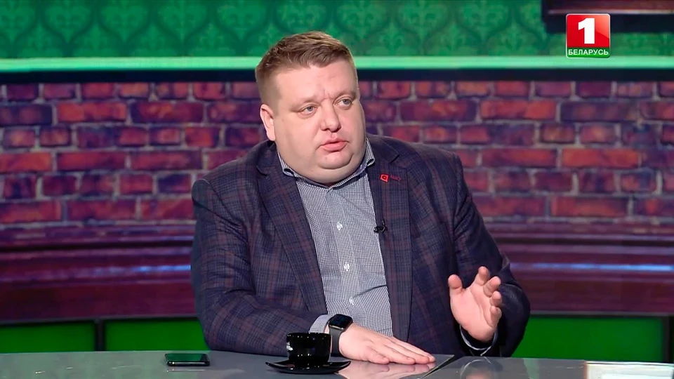 Кирилл Казаков работает на телевидении уже более 20 лет. Кадр передачи "Клуб редакторов"
