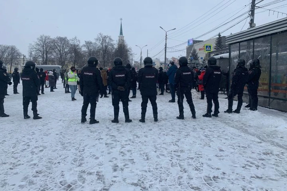 ОМОН оцепил площадь Труда