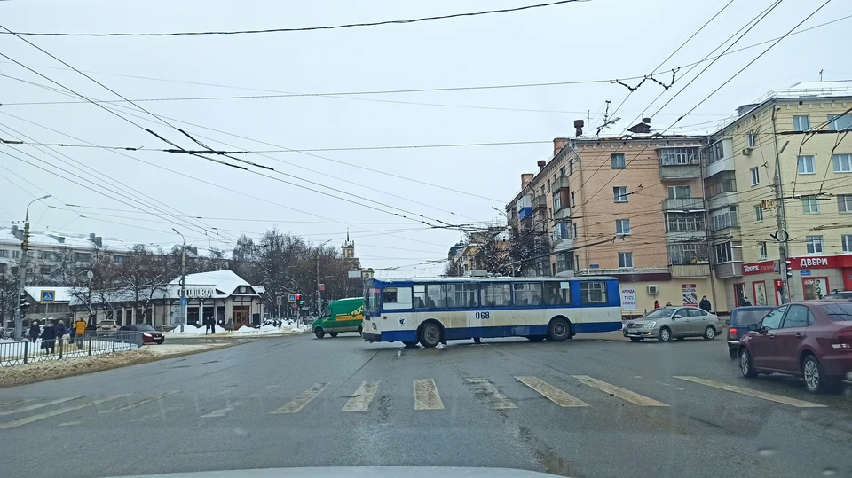 Обрыв проводов в Орле 3 февраля: движение троллейбусов возобновится к пяти вечера