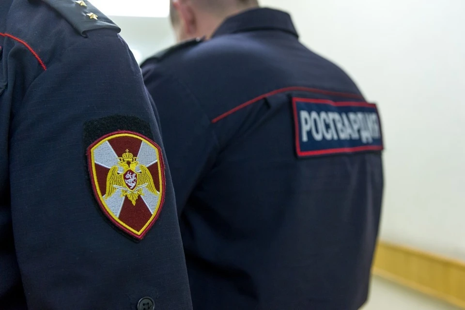 В Твери росгвардейцы задержали рецидивиста, который пытался вынести из магазина товары.