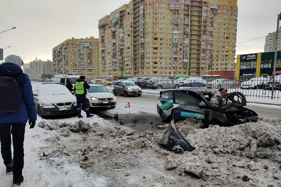 На Яхтенной улице сгорел автомобиль из каршеринга. Фото: vk.com/primorsky.online