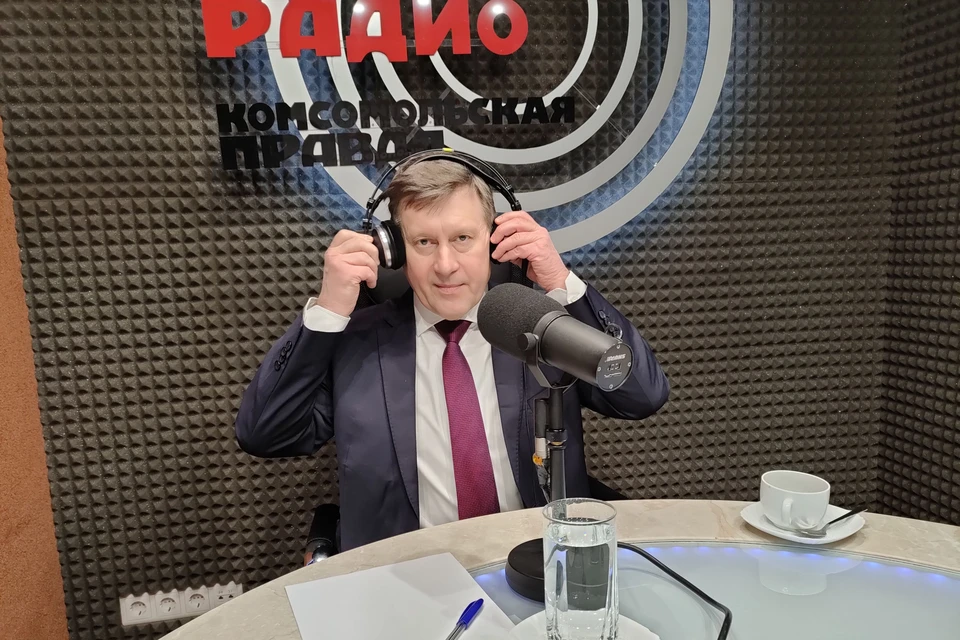 Анатолий Локоть ответил на вопросы радиослушателей.