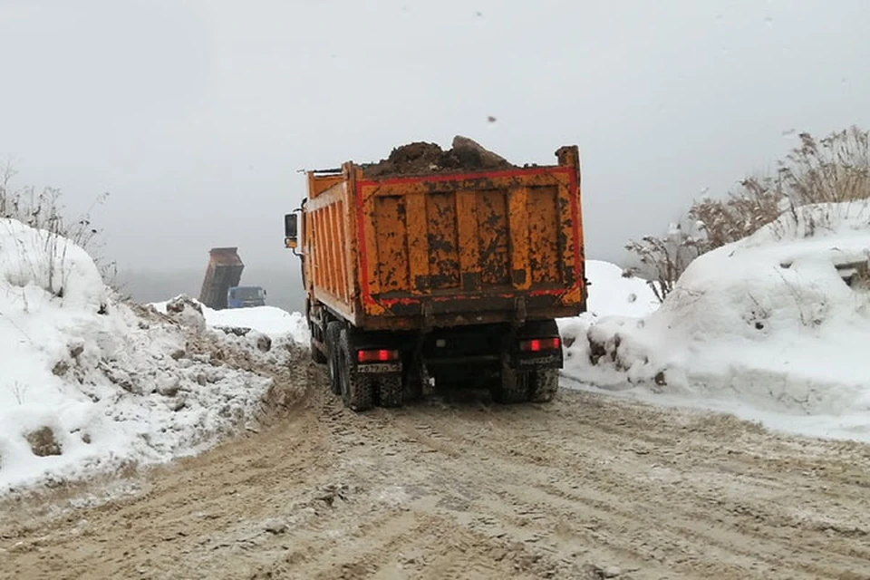 Нижегородцы пожаловались на сброс грязного снега в Анкудиновский лесопарк. Фото: группа ЖК "Цветы"