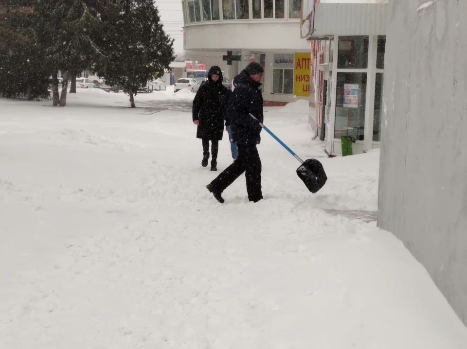 В городе продолжается снегопад