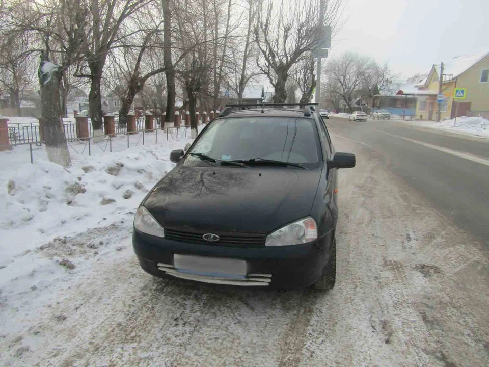 Удар был такой силы, что следы от него остались на автомобиле