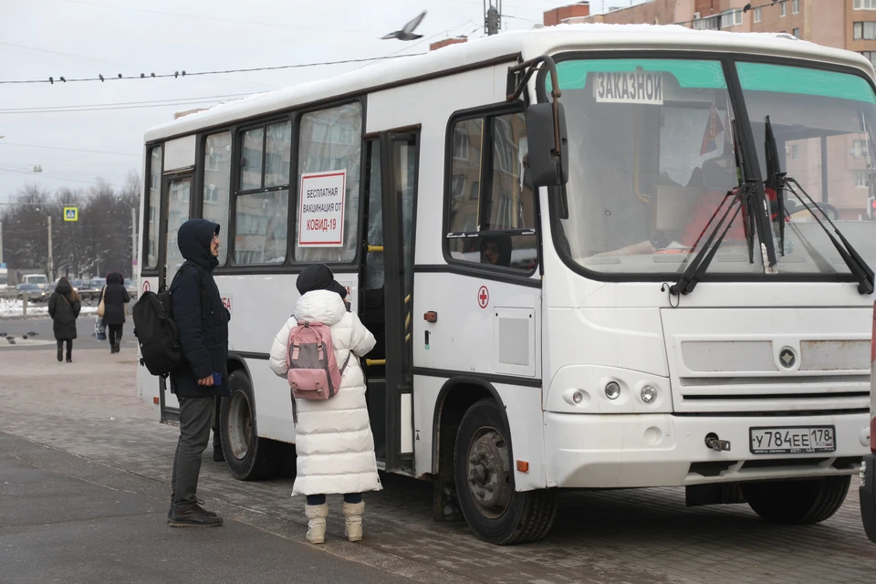 Пункт вакцинации у метро "Гражданский проспект" установила районая администрация. Фото: пресс-служба администрации Калининского района