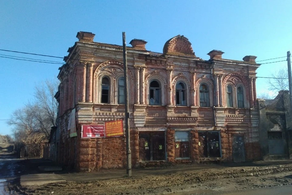 В селе один участковый, а здание полиции не работает - там случился пожар. Кто-то еще умудрился выбить все стекла. Фото: Иван Есипов.