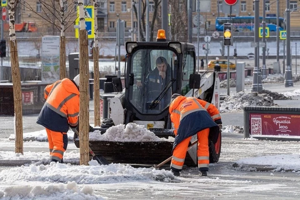 Снегоуборочная техника будет работать днем и ночью.