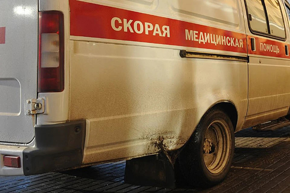 Пассажирка "Лады" погибла на месте, а водителя легковушки отвезли на скорой в местную больницу.