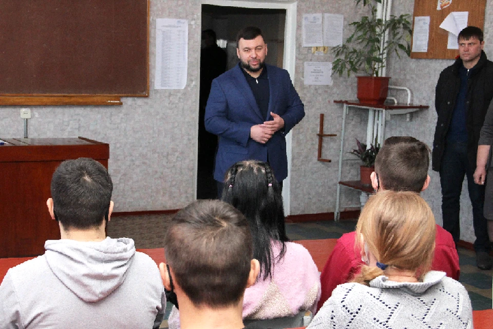 Руководитель государства выразил уверенность в будущих успехах молодежи. Фото: denis-pushilin.ru