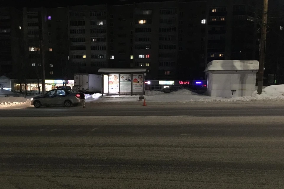 Пассажирка упала, когда автобус начал отъезжать от остановки. Фото: vk.com/gibdd43