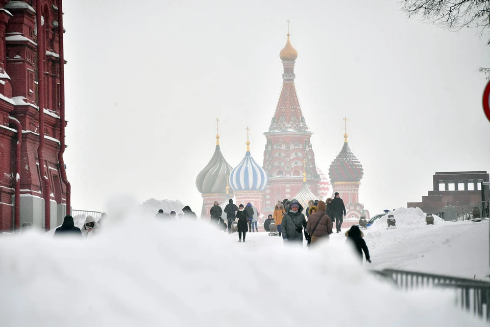 Сначала Москву завалило снегом, а теперь в столицу нагрянул Генерал Мороз. Что происходит с погодой?