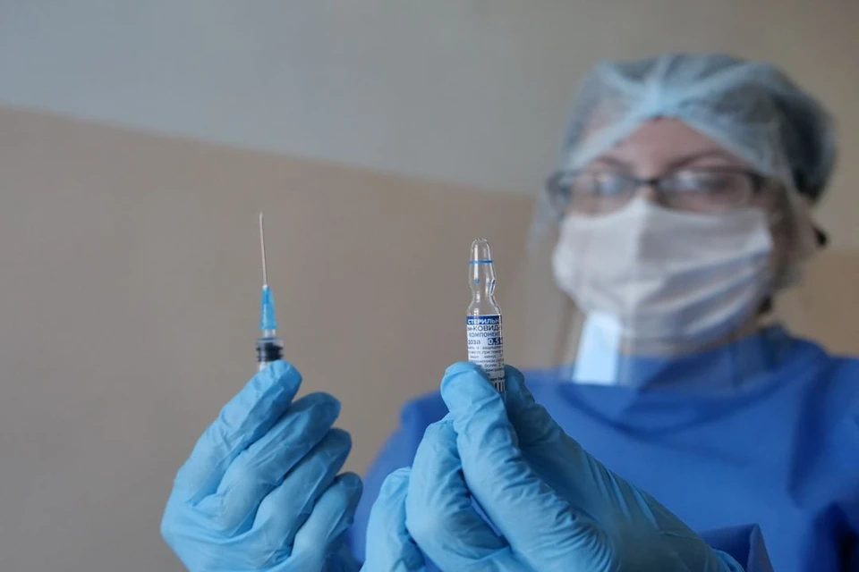 Вакцина от коронавируса вызывает побочные эффекты.
