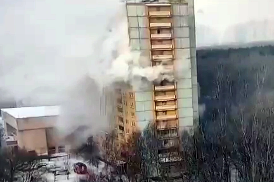 Пожар начался в одной из комнат на десятом этаже