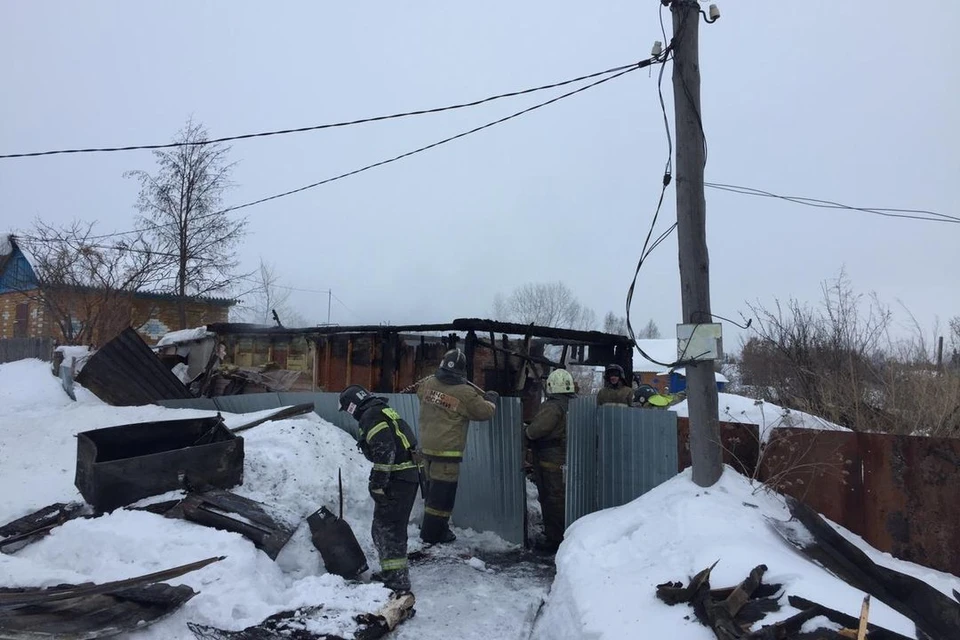 В огне погибли трое человек, сейчас идет расследование. Фото: СУ СК по НСО