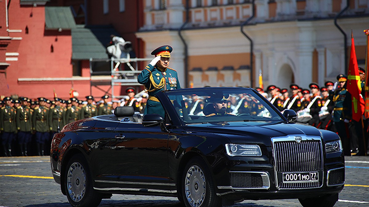 Под красным знаменем командир полка