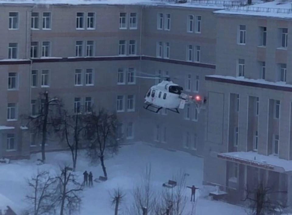 Брянск стрельба в гимназии. Вертолет санитарной авиации Брянск. Украинские вертолеты в Брянске. Погар 2022. Погар зимой.