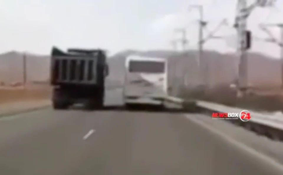 На дороге едва не произошло дорожно-транспортное происшествие. Скрин из видео: newsbox24.tv