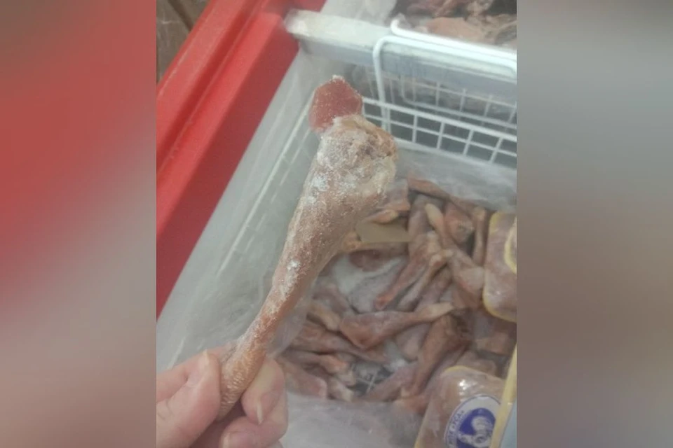 Сибирячка обнаружила в супермаркете тощие куриные ножки. Фото: «Подслушано Первомайка»
