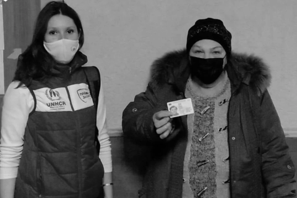 За паспортом Галина пришла вместе с представителем правозащитной организации. Фото: БФ «Право на защиту»