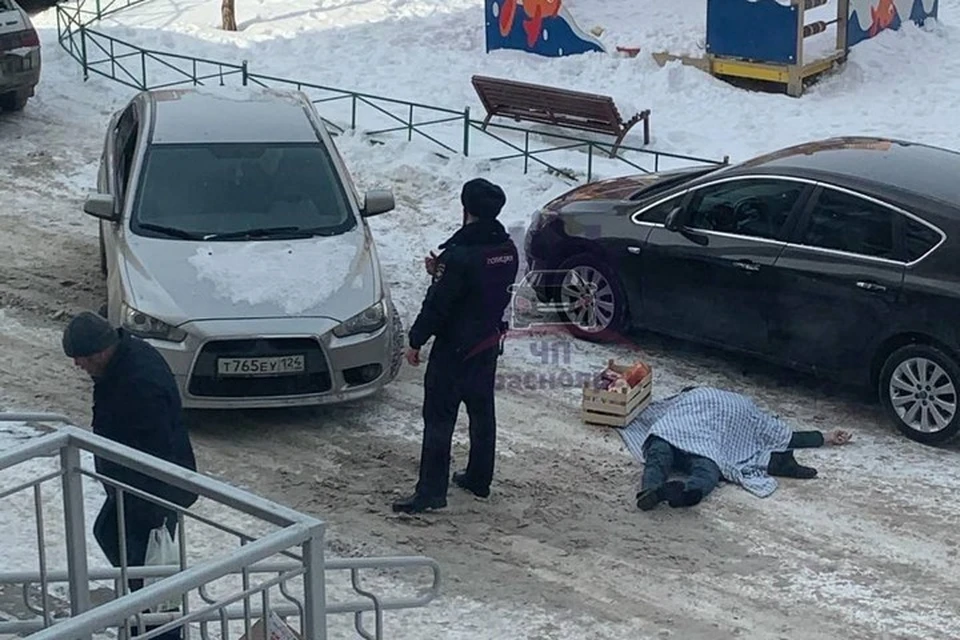 В Красноярске из окна 16-го этажа выпал мужчина. Фото: ЧП Красноярск