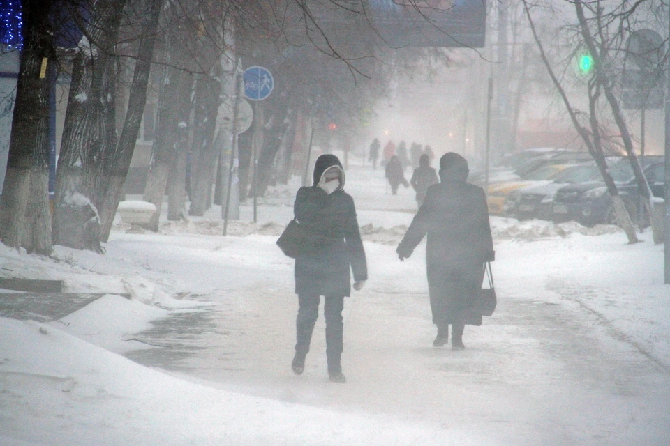 На Челябинскую область обрушились морозы и сильные метели.