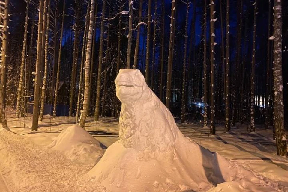 Снежные динозавры поселились в Петербурге