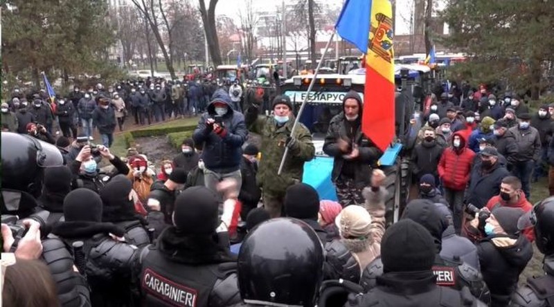 С того момента, как началась бурная предвыборная кампания, а потом прошли первый и второй туры выборов, протесты, наблюдался резкий рост зараженных коронавирусом. Фото: mejdurecie.md