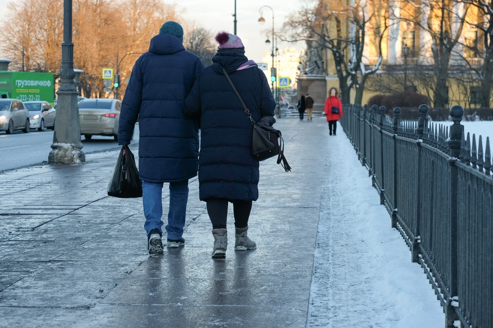 Несмотря на оттепель, на дорогах и тротуарах Санкт-Петербурга 1 марта 2021 года сохранится гололед.