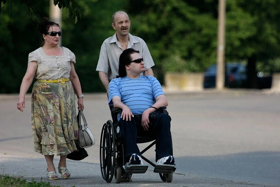 Ухаживающим за инвалидами россиянам могут предоставить дополнительный отпуск