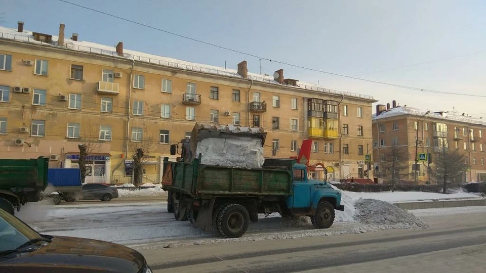 Впрочем, неумолимо приближающаяся весна скоро упростит работу по уборке снега. Фото: «Город Омск»
