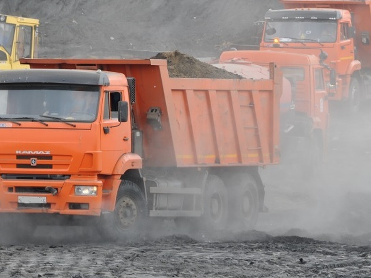 Водитель грузовика случайно похоронил 5-летнюю девочку под слоем удобрений  - KP.RU