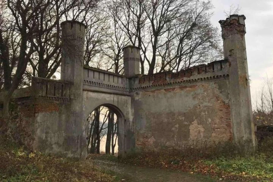 От замка Гердауэн остались только ворота.