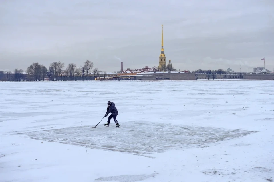 В МЧС рассказали, как не переохладиться в весенние морозы в Санкт-Петербурге.