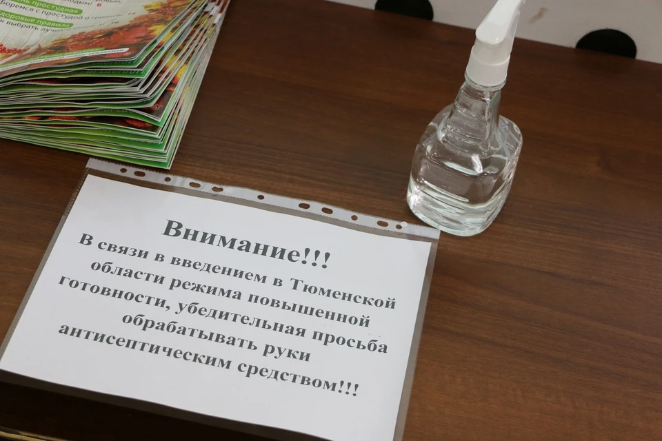 Студенты помогают тюменцам в пунктах вакцинации от коронавируса.
